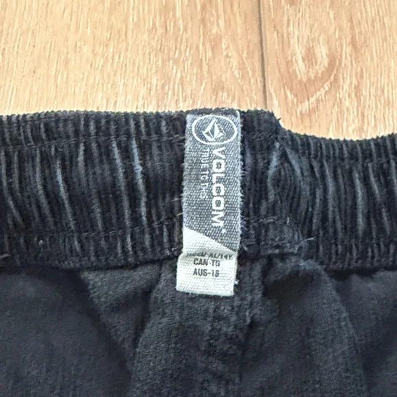 Volcom XL- 14Y Black Corduroy Athletic Shorts - Picture 2 of 8